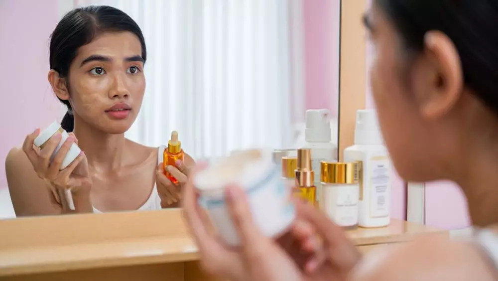 Trik memilih pelembap untuk kulit berminyak © 2025 brilio.net Trik memilih pelembap untuk kulit berminyak © 2025 brilio.net