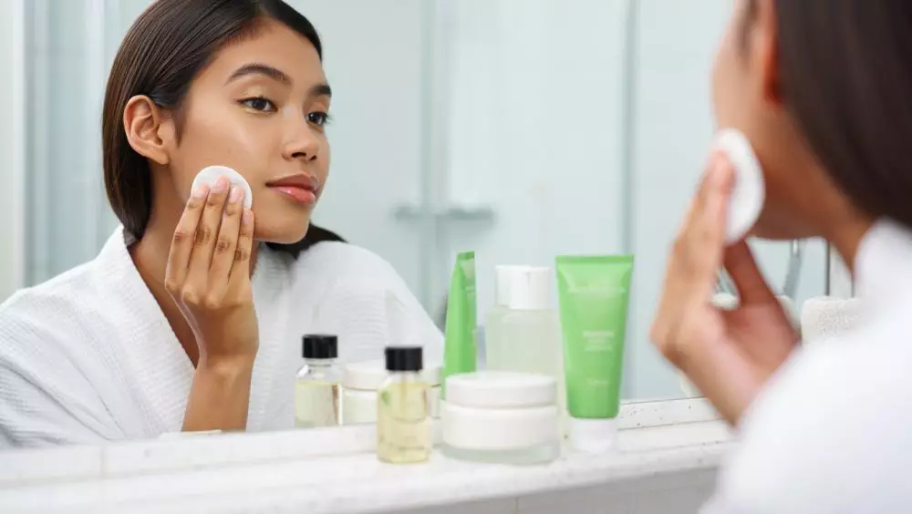 Kombinasi bahan skincare terbaik untuk mencerahkan kulit kusam © 2025 brilio.net Kombinasi bahan skincare terbaik untuk mencerahkan kulit kusam © 2025 brilio.net