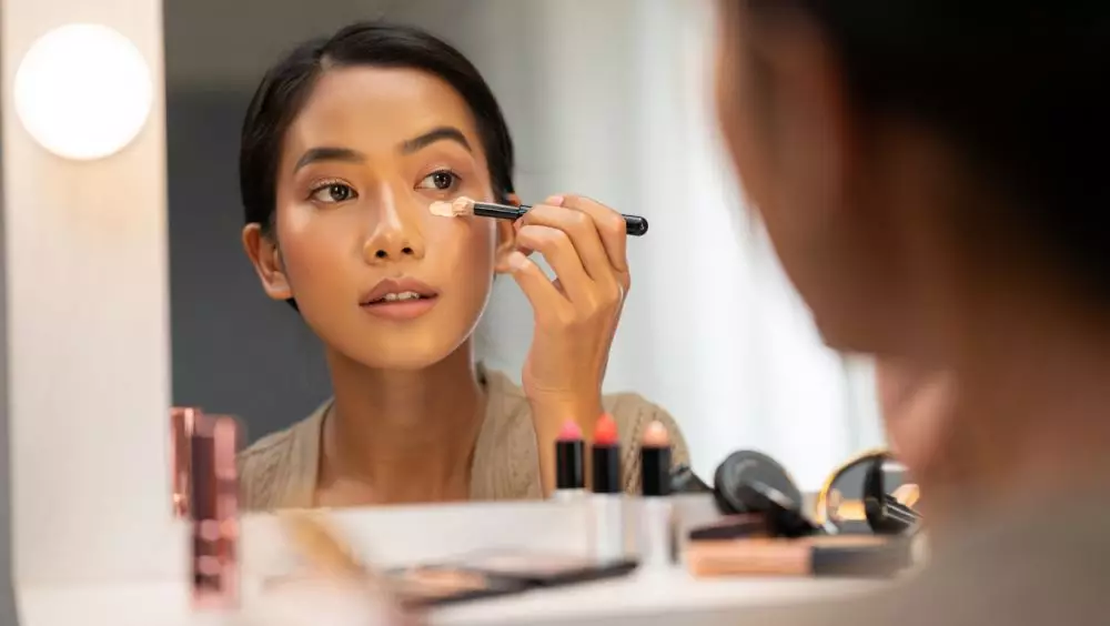 Cara agar concealer tahan lama 12 jam © 2025 brilio.net