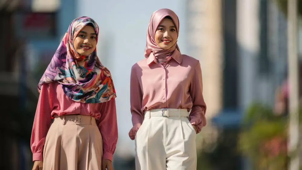 Cara kreatif memadukan warna baju agar nggak salah kostum © 2025 brilio.net Cara kreatif memadukan warna baju agar nggak salah kostum © 2025 brilio.net