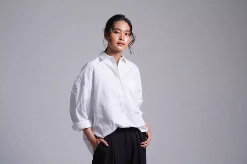 Cara mix and match oversized shirt © 2025 brilio.net