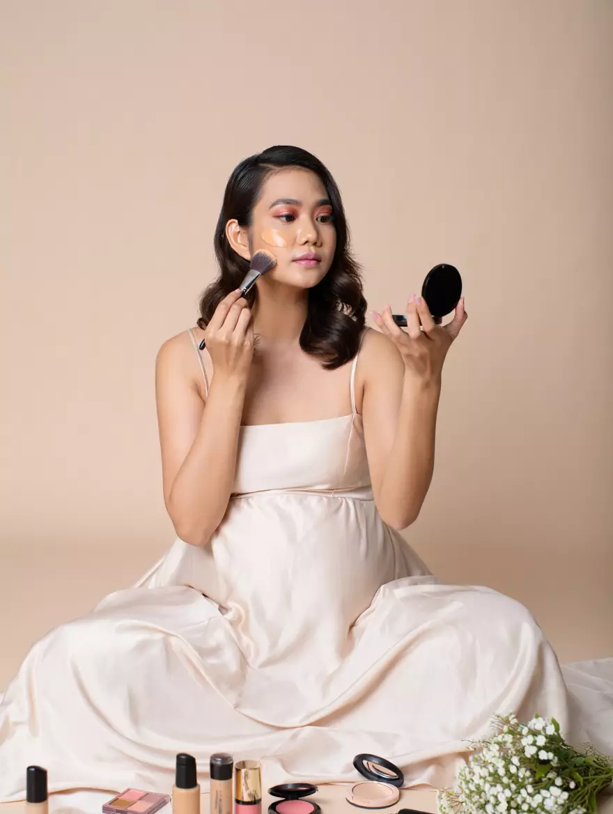 Rekomendasi foundation aman untuk ibu hamil © 2025 brilio.net Rekomendasi foundation aman untuk ibu hamil © 2025 brilio.net