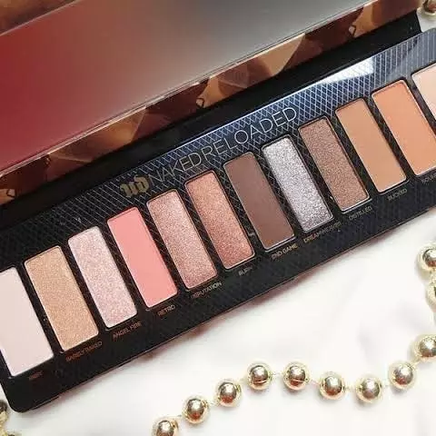 Rekomendasi palette eyeshadow terbaik © 2025 brilio.net Rekomendasi palette eyeshadow terbaik © 2025 brilio.net