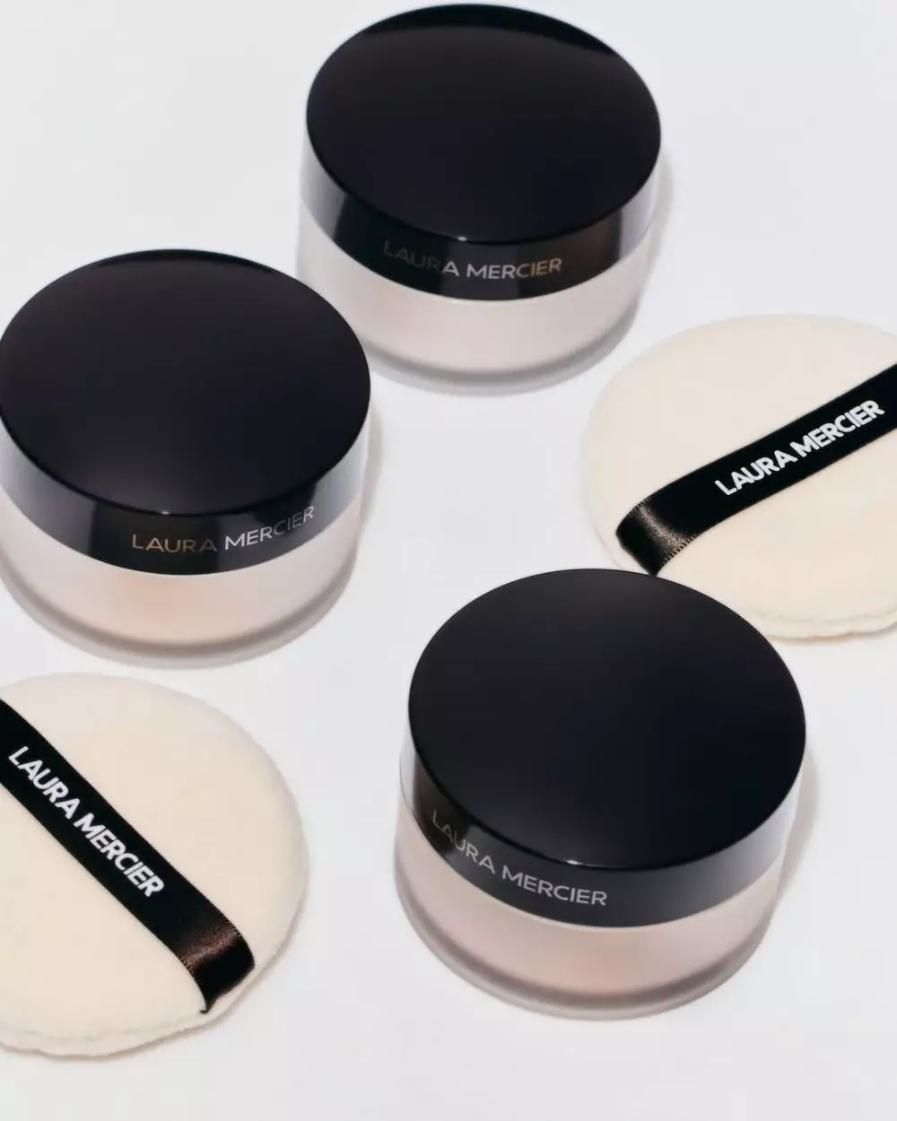 Rekomendasi bedak usia 50-an anticrack yang bikin awet muda © 2025 brilio.net Rekomendasi bedak usia 50-an anticrack yang bikin awet muda © 2025 brilio.net