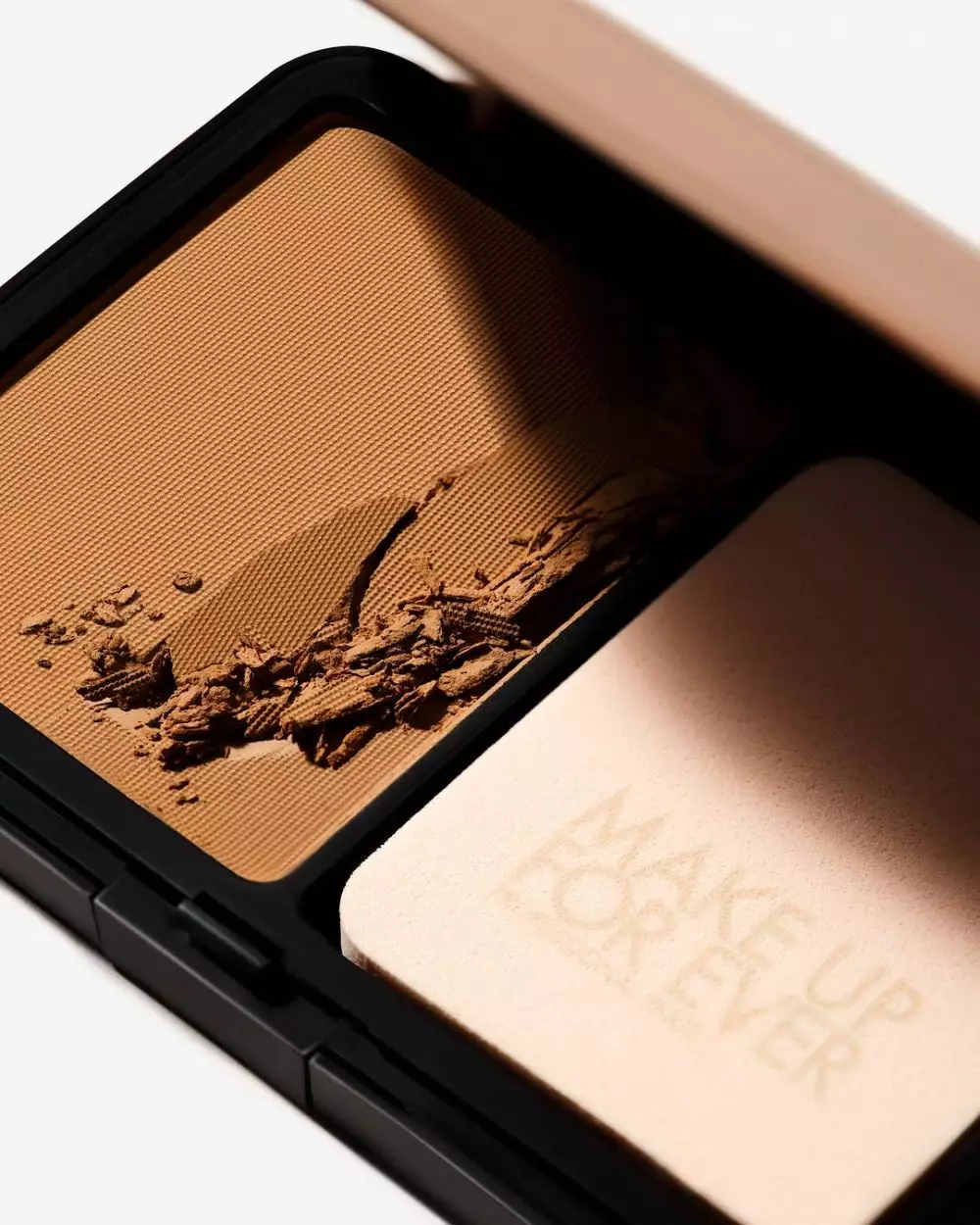 Rekomendasi produk makeup favorit wanita usia 50-an © 2025 brilio.net