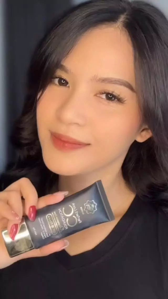 Rekomendasi makeup Viva untuk usia 40-an © 2025 brilio.net