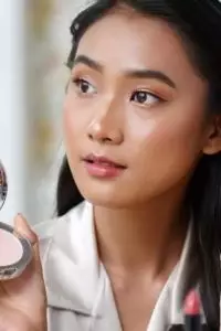 10 Rekomendasi bedak two way cake terbaik untuk kulit mulus tanpa crack seharian