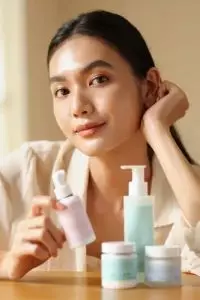 11 skincare lokal di bawah Rp 200 ribu yang aman buat ibu menyusui dan nggak bikin kulit rewel